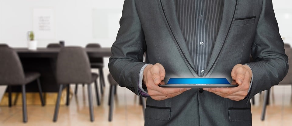 Cos'è l'esperienza del cliente? Come può essere misurata? Chi dovrebbe gestirla? 2 Cos'è l'esperienza del cliente? Come può essere misurata? Chi dovrebbe gestirla? - 2 - Outside The Box